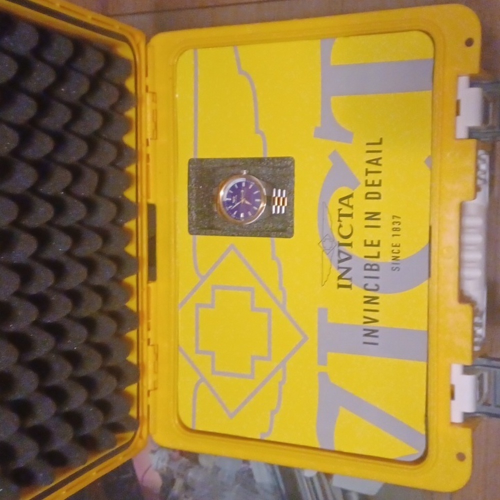 INVICTA WATCH & 8 SLOT CASE - Picture 4 of 6